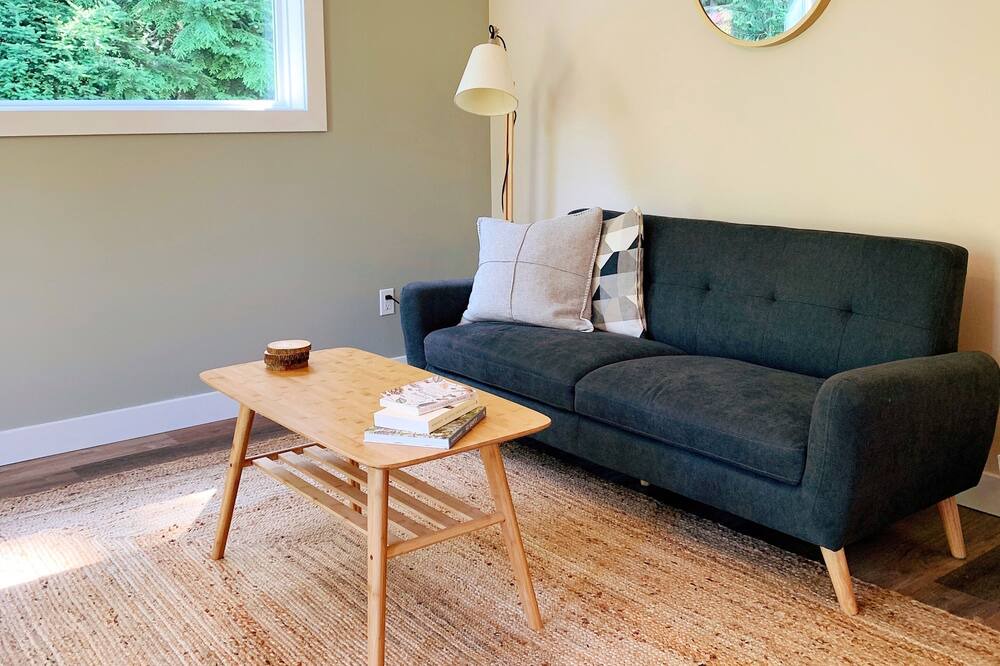 Photo of Livingroom in Davis Bay