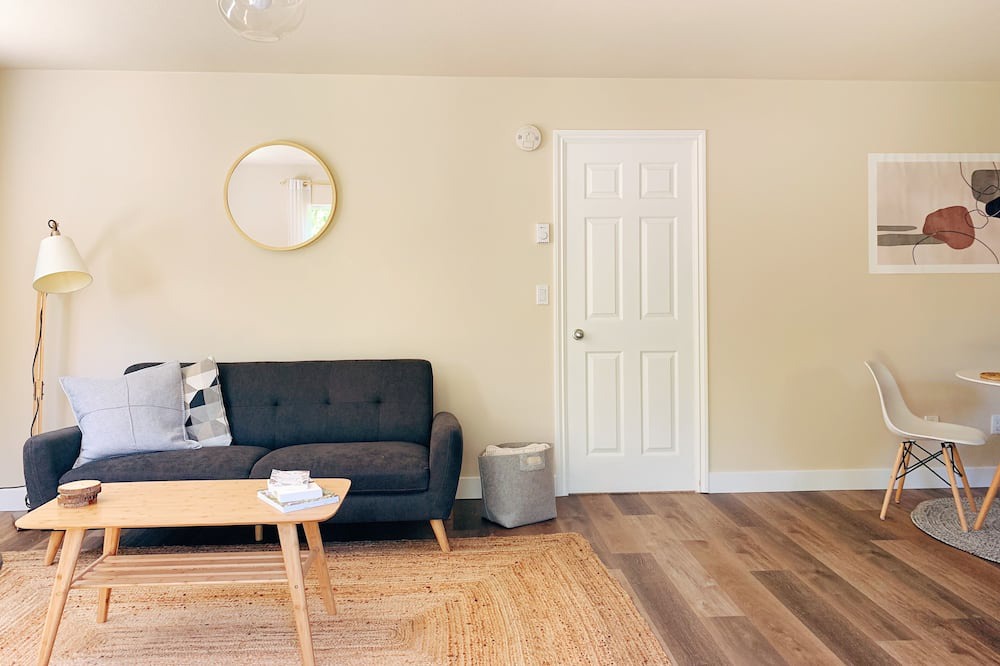 Photo of Livingroom in Davis Bay