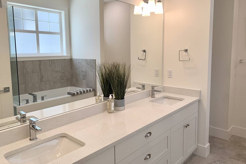 Photo of Bathroom in Osoyoos