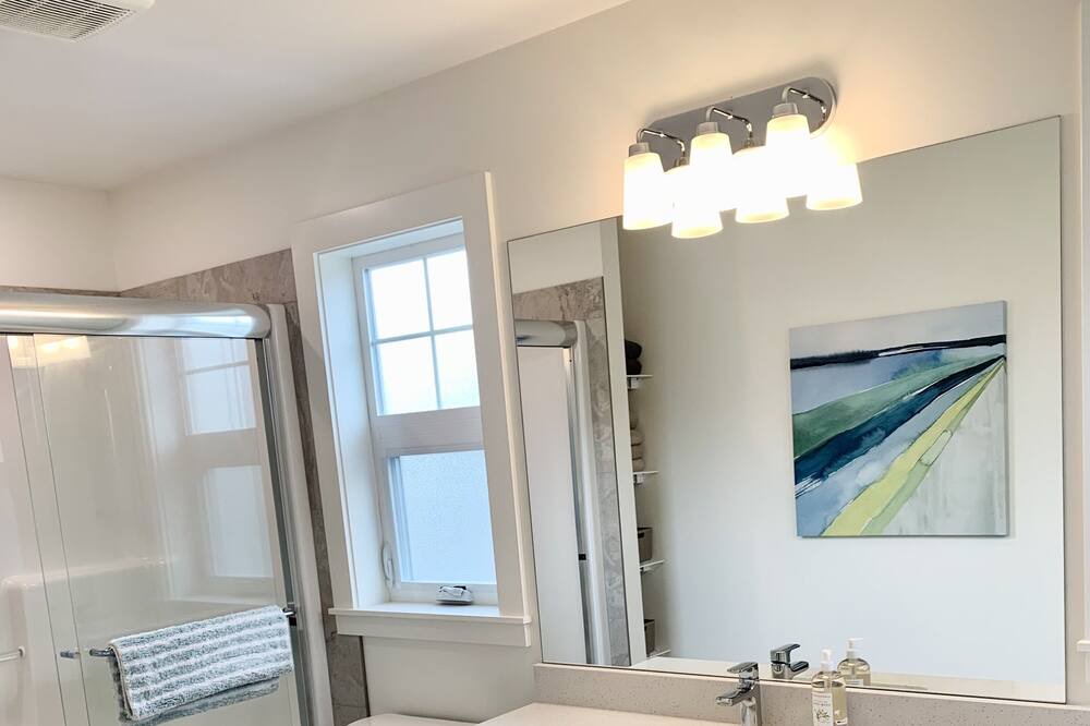 Photo of Bathroom in Osoyoos