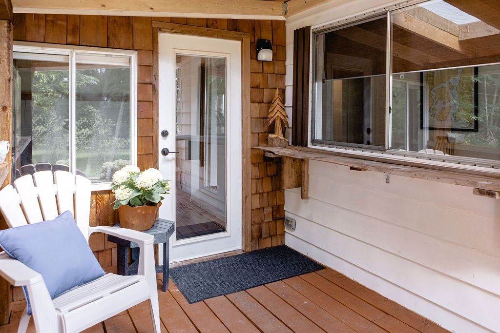 Photo of Patio Balcony in Gibsons