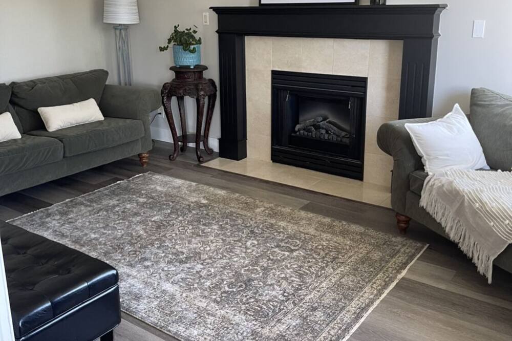 Photo of Livingroom in Saanich West