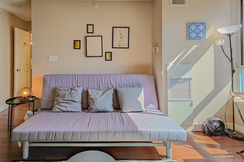 Photo of Livingroom in Crosstown