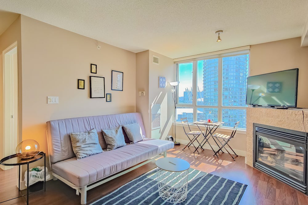 Photo of Livingroom in Crosstown