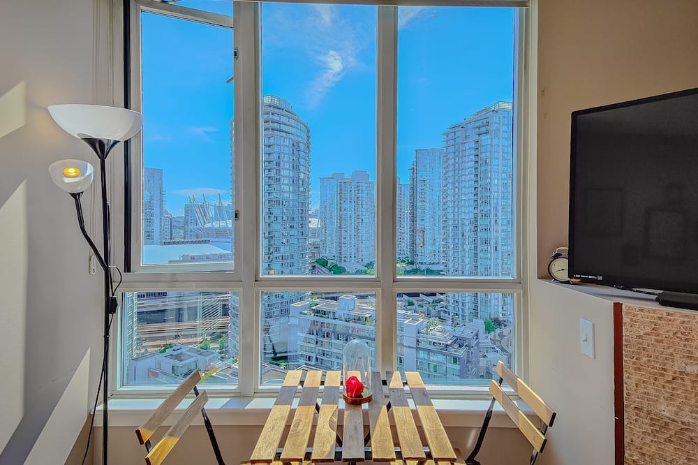 Photo of Livingroom in Crosstown