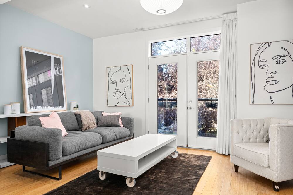 Photo of Livingroom in Bridgeland