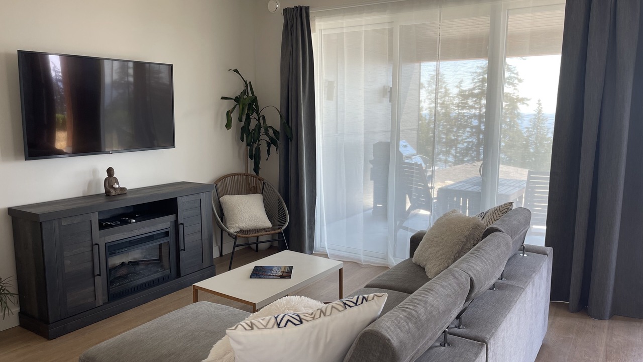 Photo of Livingroom in Sechelt