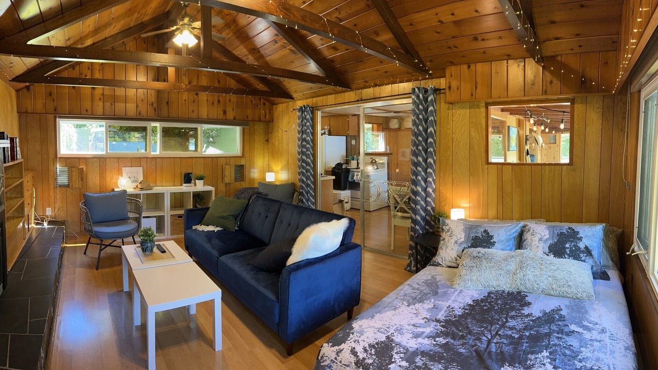Photo of Livingroom in Shawnigan Lake