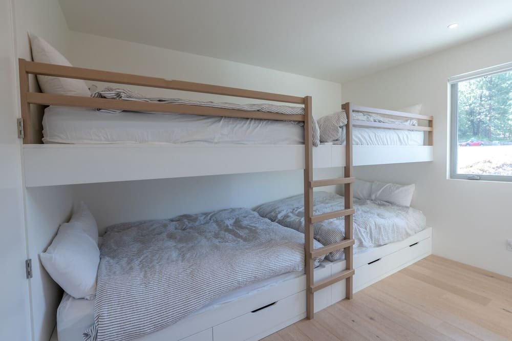 Photo of Bedroom in Okanagan-Similkameen