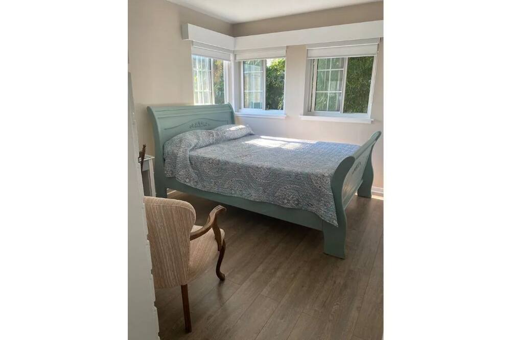 Photo of Bedroom in Deep Cove