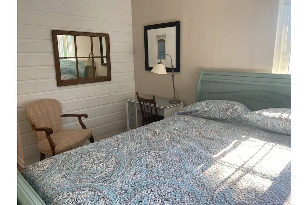Photo of Bedroom in Deep Cove