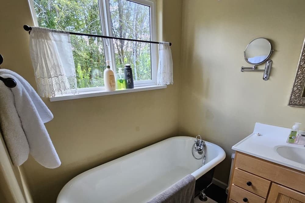 Photo of Bathroom in Coal Harbour