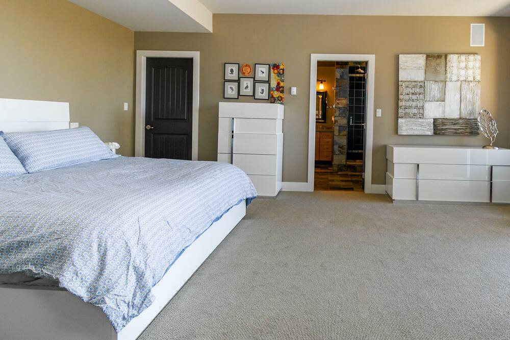 Photo of Bedroom in Colwood