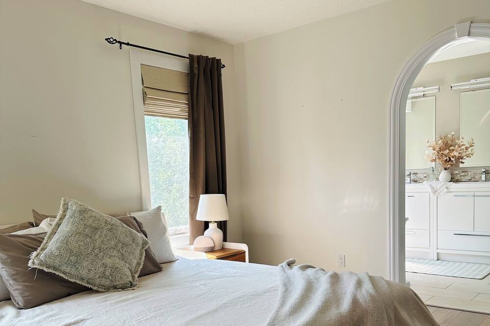 Photo of Bedroom in Division No. 11