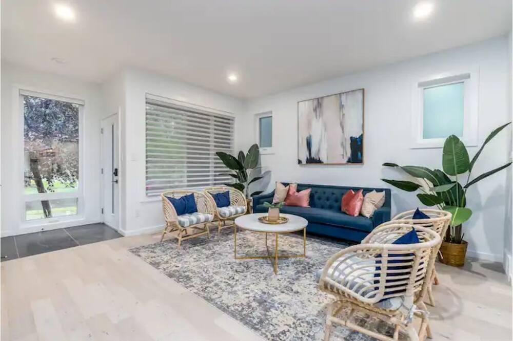 Photo of Livingroom in Northwest Edmonton