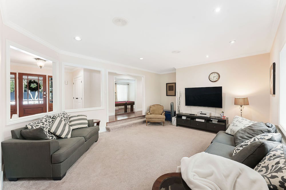 Photo of Livingroom in Surrey