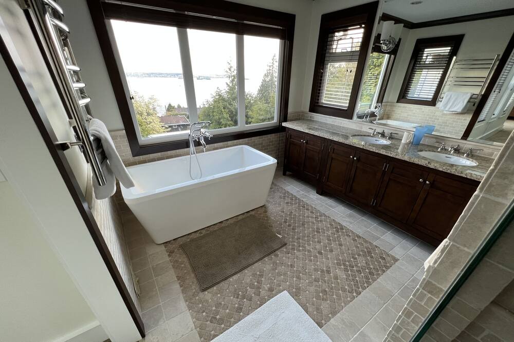 Photo of Bathroom in West Vancouver