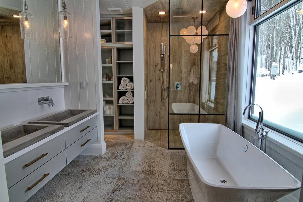Photo of Bathroom in Muskoka Lakes