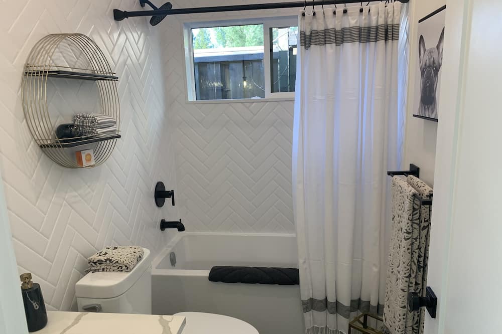 Photo of Bathroom in Canyon Heights