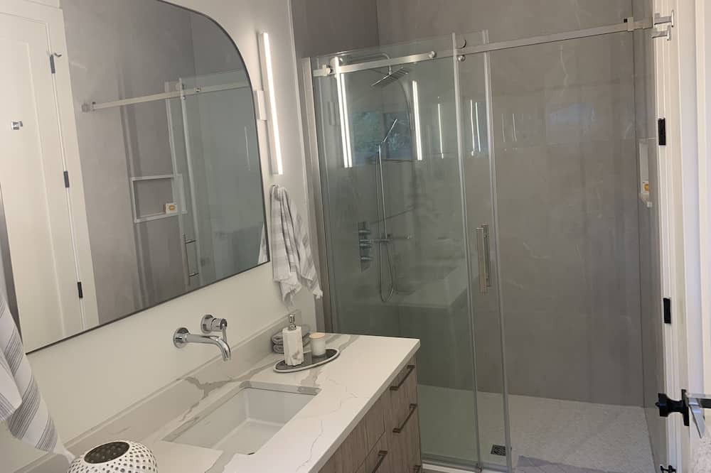 Photo of Bathroom in Canyon Heights
