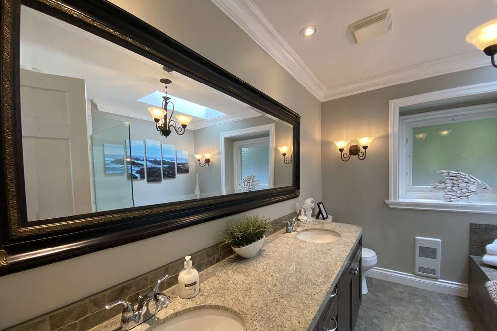 Photo of Bathroom in Regional District of Nanaimo