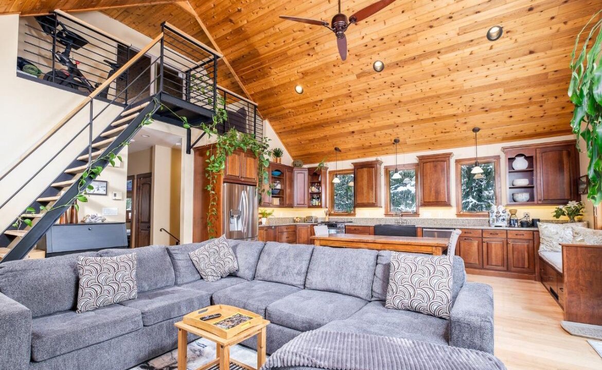 Photo of Livingroom in Rossland