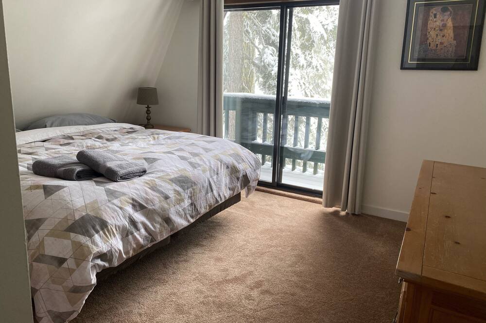 Photo of Bedroom in Courtenay