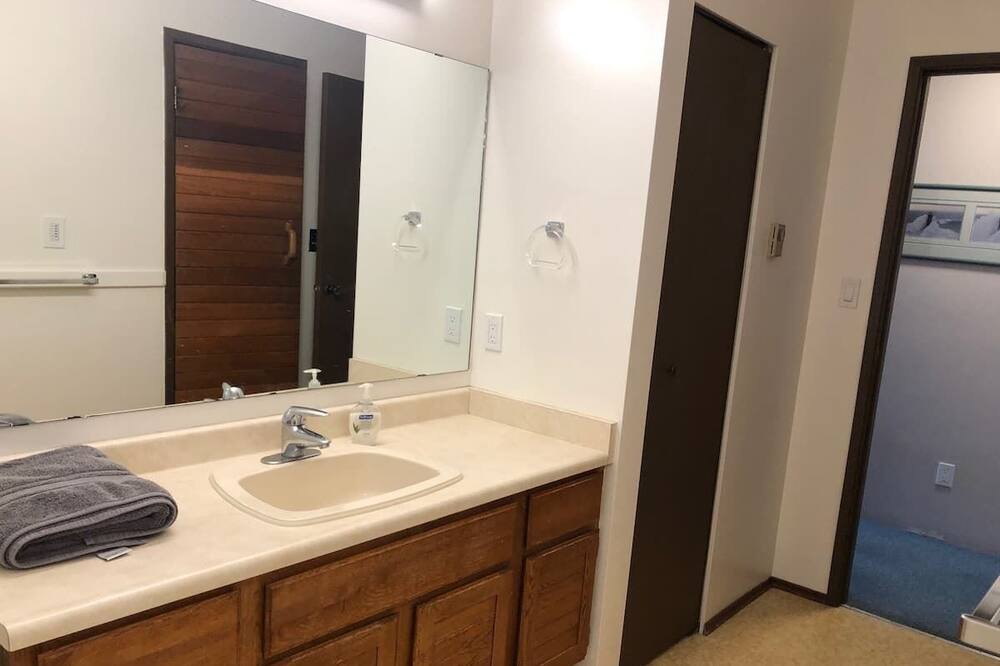 Photo of Bathroom in Courtenay