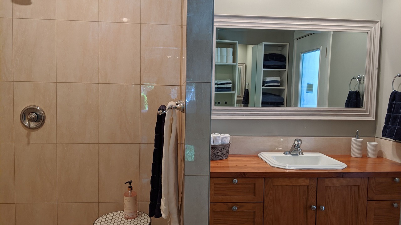 Photo of Bathroom in Lake Cowichan