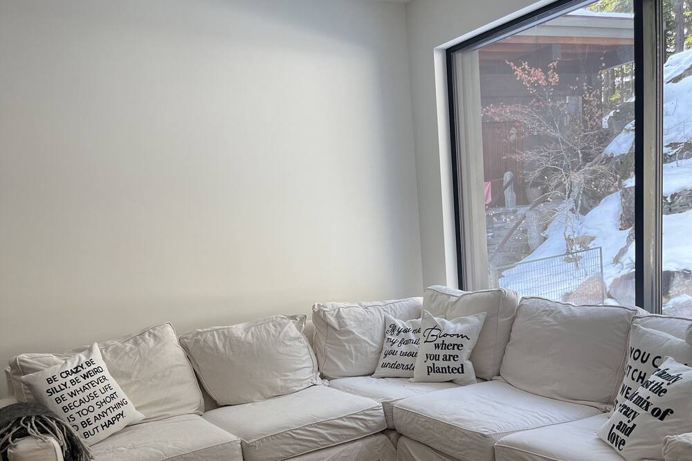 Photo of Bedroom in Whistler Cay Estates