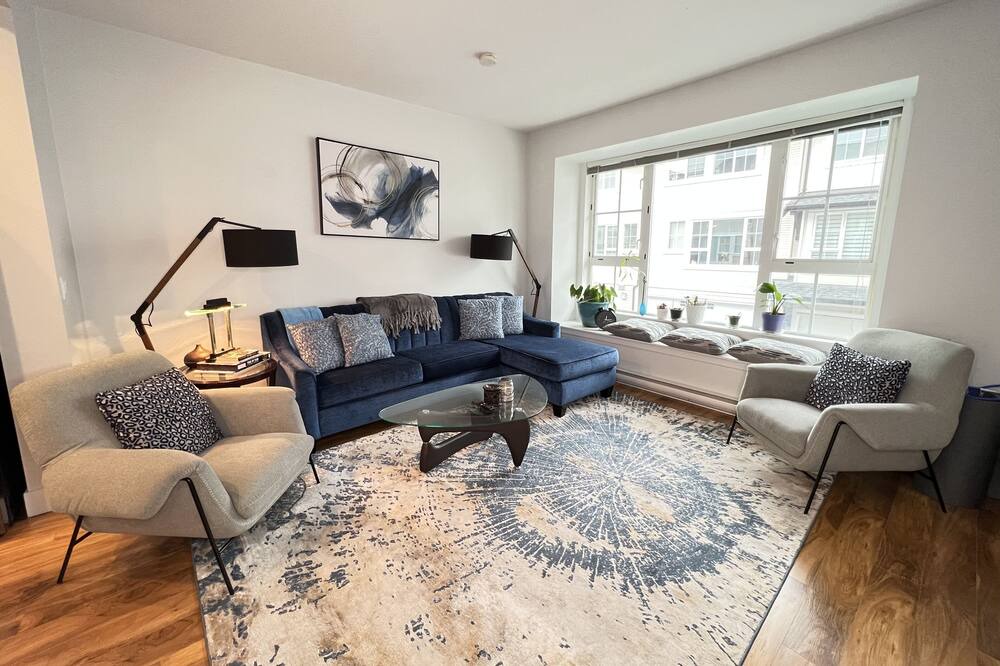 Photo of Livingroom in Surrey