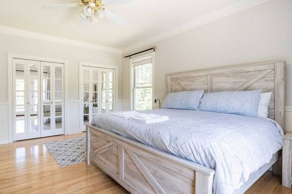 Photo of Bedroom in Utterson