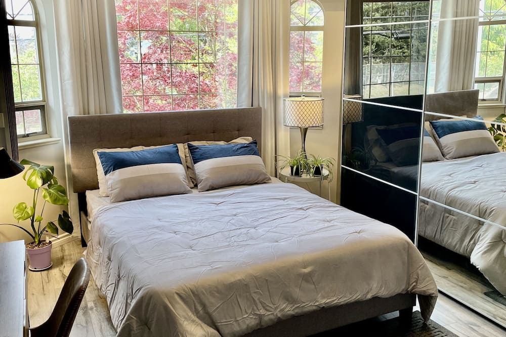 Photo of Bedroom in Renfrew-Collingwood