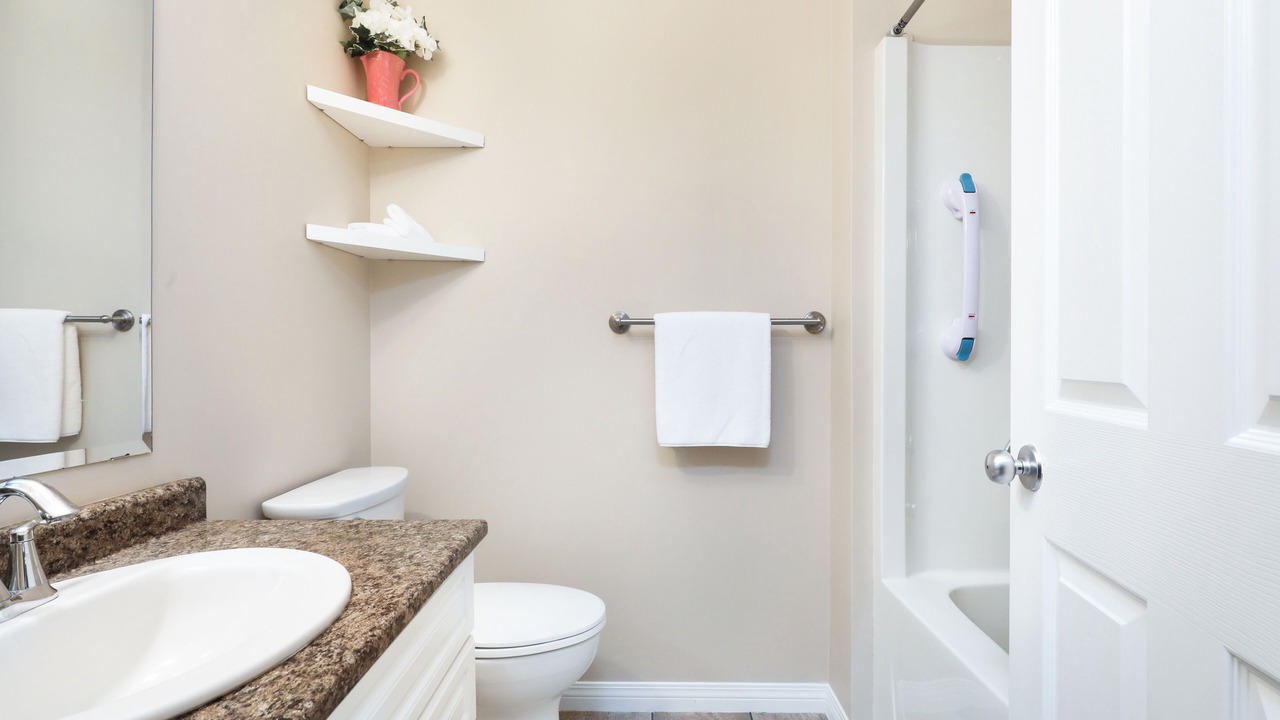 Photo of Bathroom in Courtenay