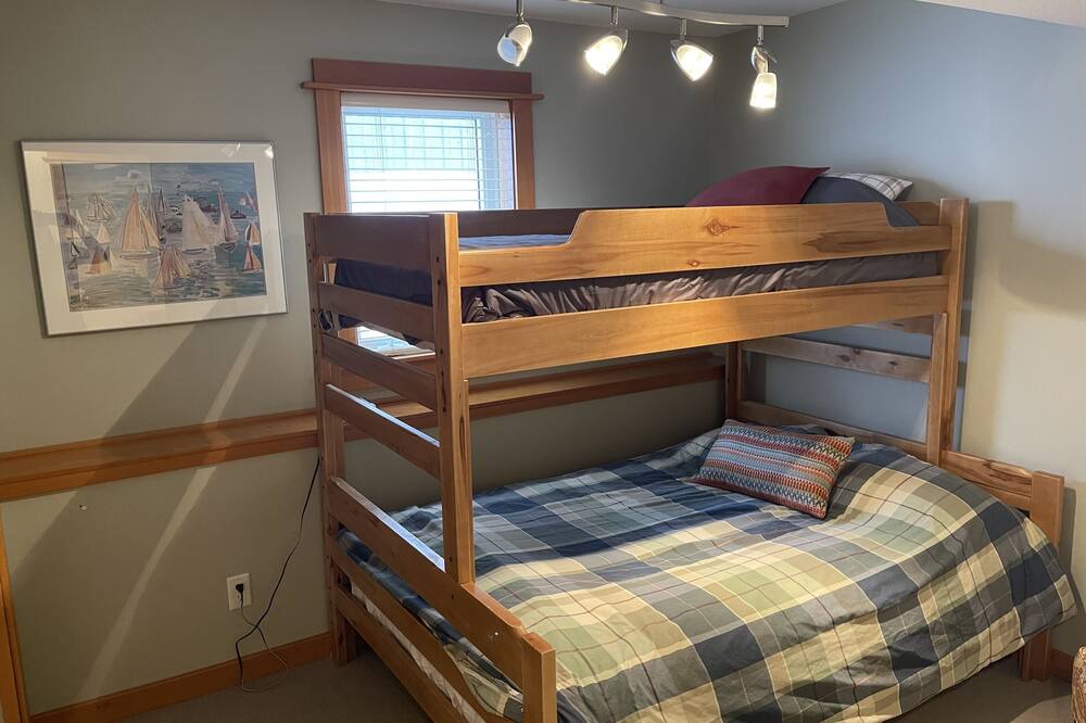 Photo of Bedroom in Apex Mountain