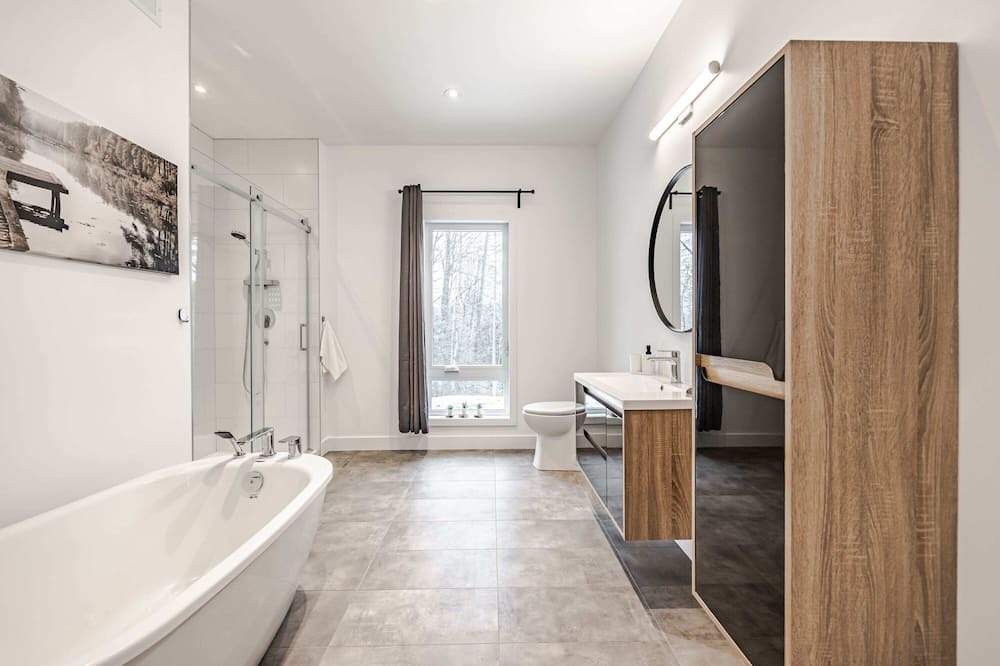 Photo of Bathroom in Argenteuil Regional County Municipality