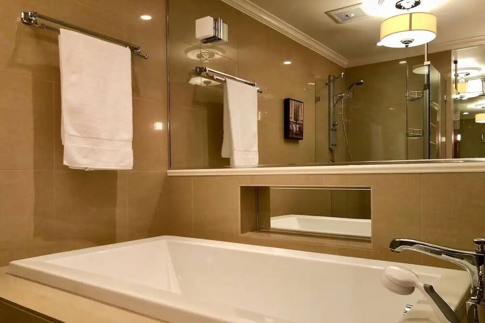 Photo of Bathroom in Yarrow
