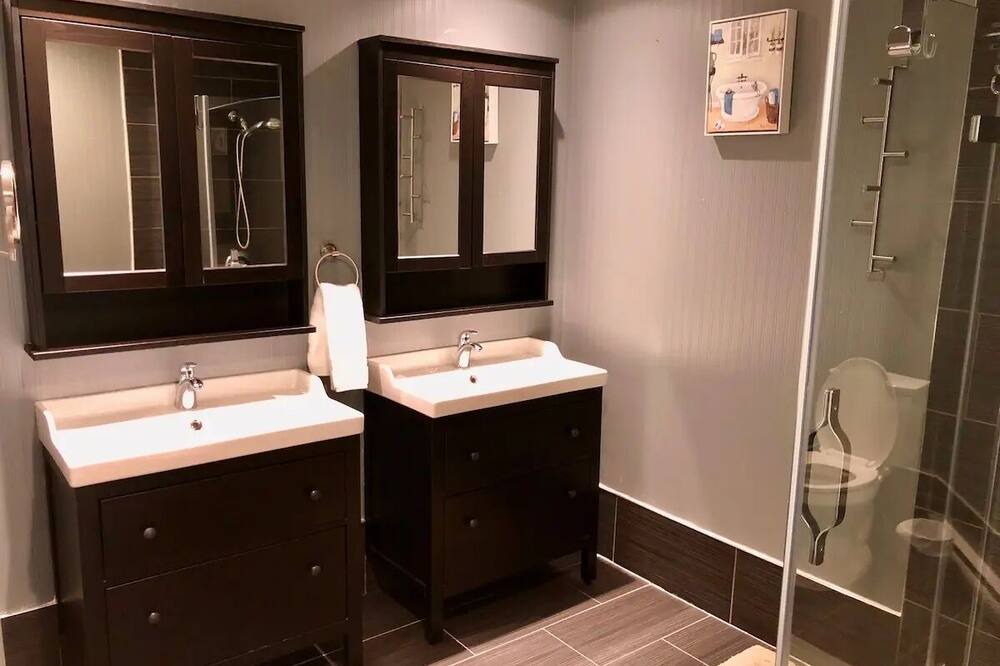 Photo of Bathroom in Yarrow