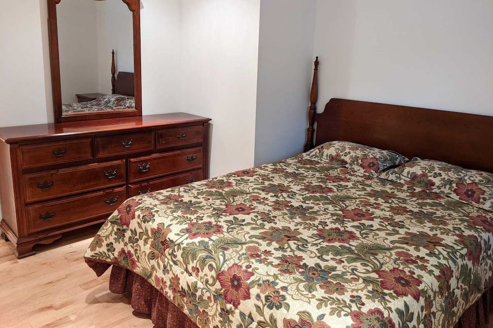 Photo of Bedroom in Crescent Beach