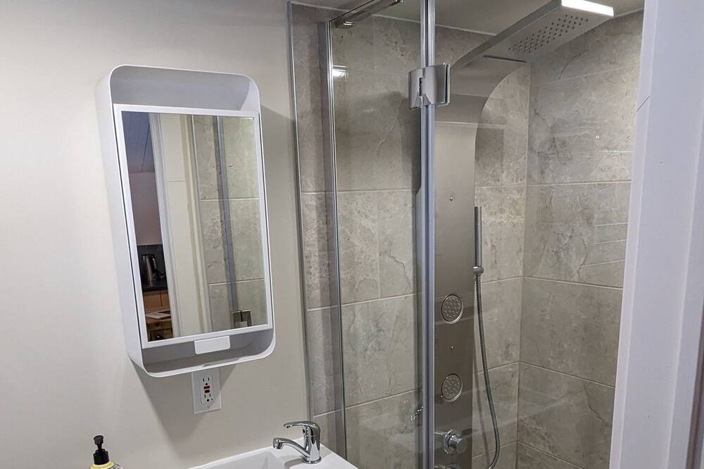 Photo of Bathroom in Saint-Mathieu-du-Parc