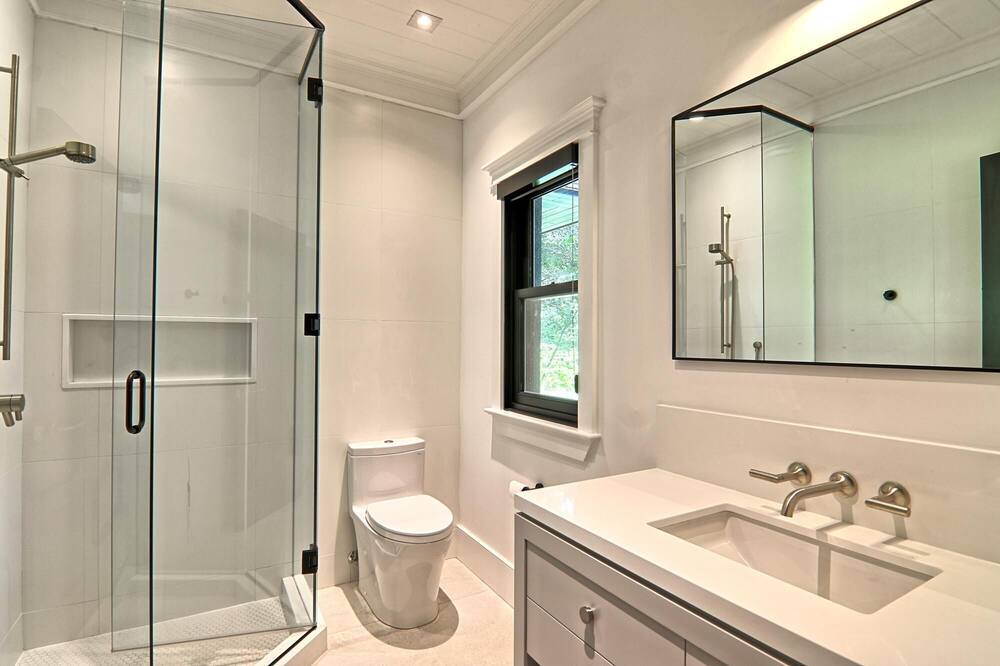 Photo of Bathroom in Muskoka Lakes