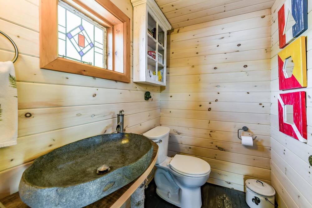 Photo of Bathroom in Port Carling