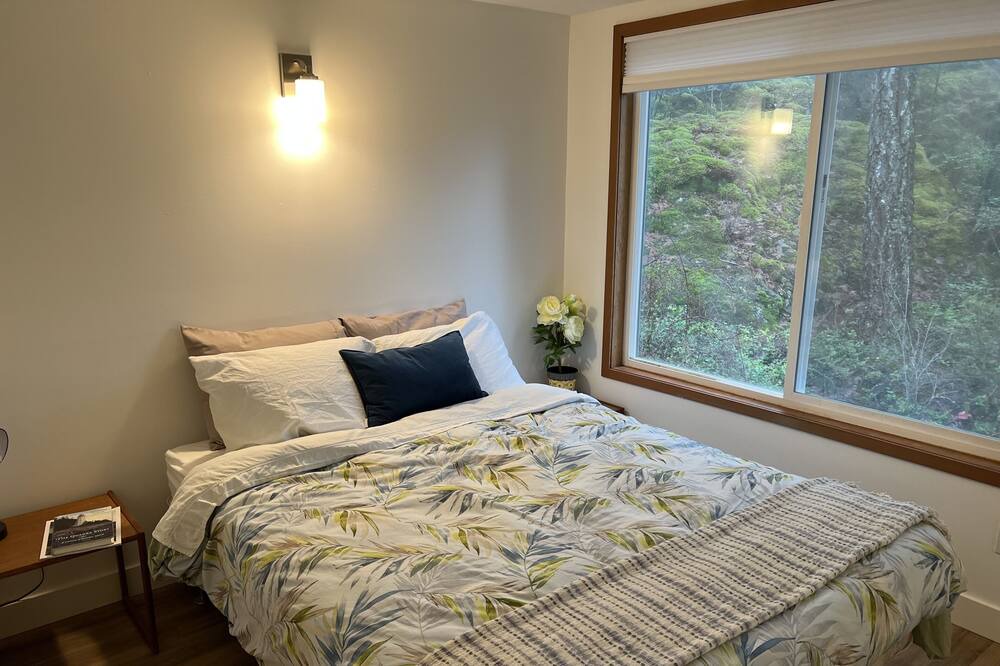 Photo of Bedroom in Quadra Island