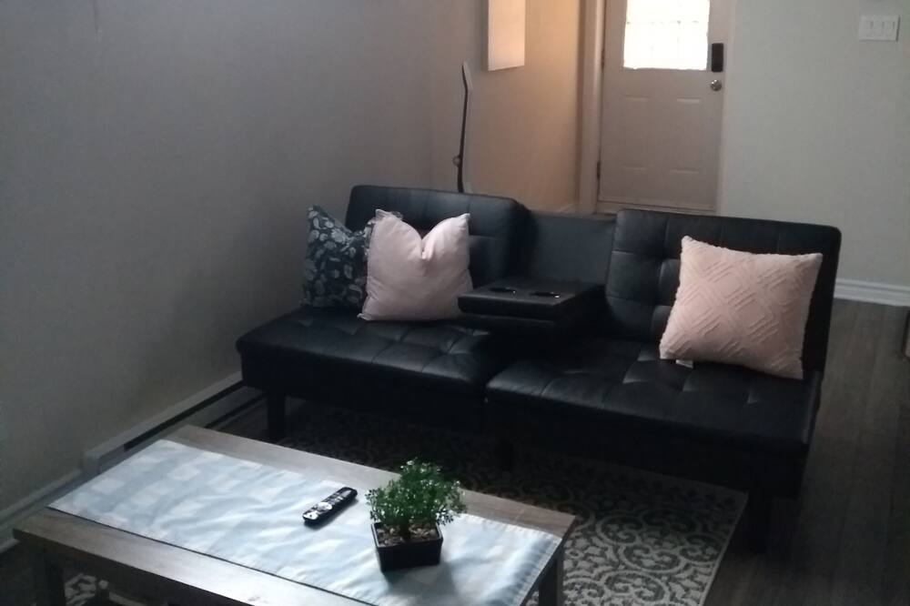 Photo of Livingroom in Aylmer