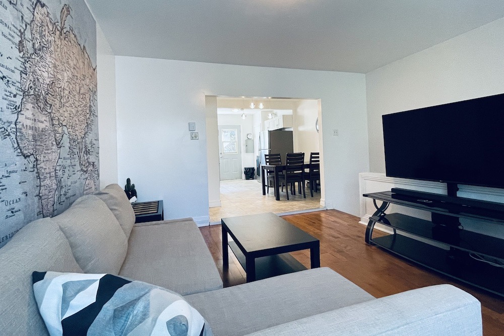 Photo of Livingroom in Ahuntsic