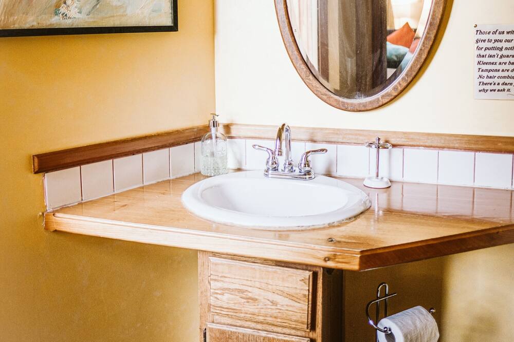 Photo of Bathroom in Galiano