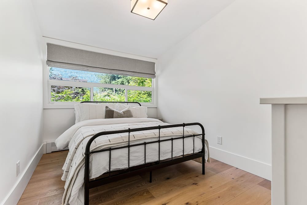 Photo of Bedroom in Cultus Lake