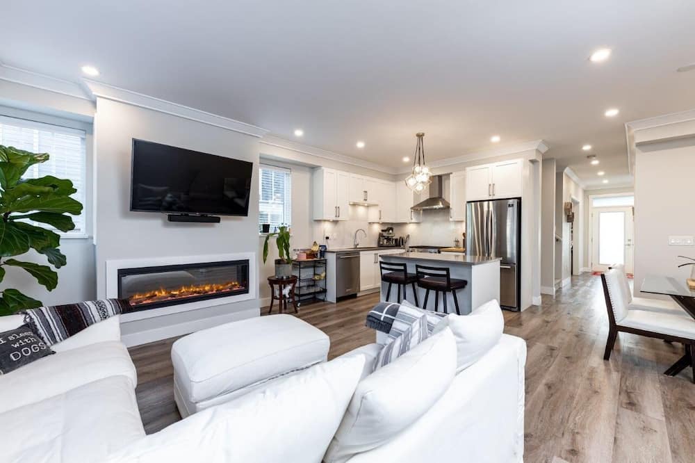 Photo of Livingroom in Crescent Beach
