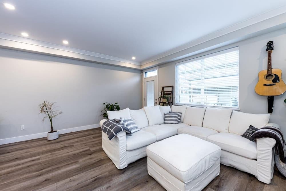 Photo of Livingroom in Crescent Beach