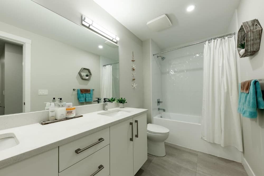 Photo of Bathroom in Crescent Beach